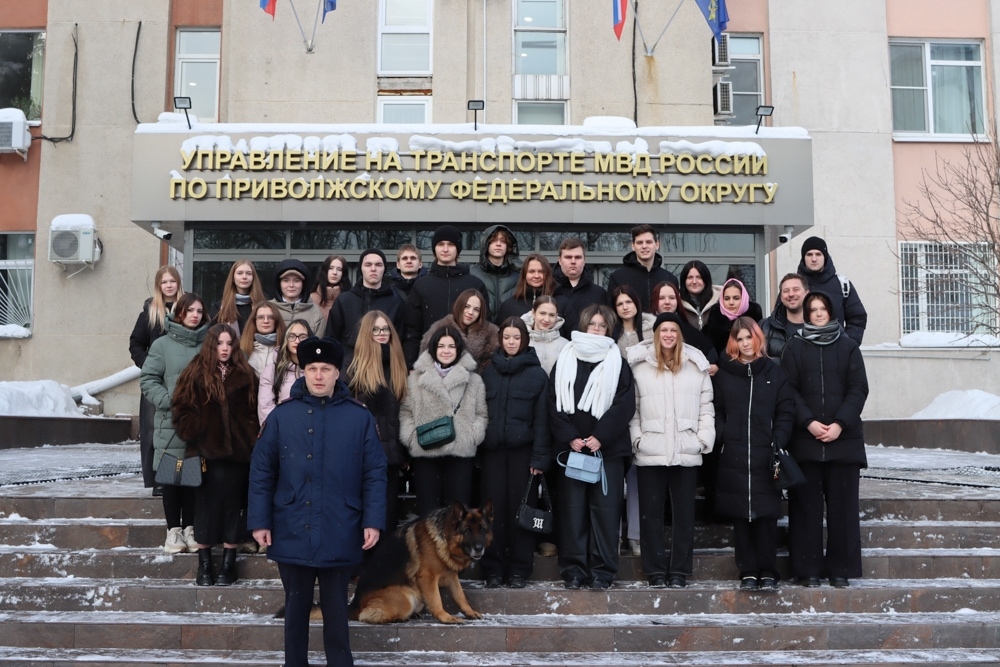 Погружение в профессию: студенты-юристы на стажировке в транспортной полиции!